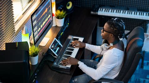 How to Make Music on a Computer: A Creative Journey with Digital Tools